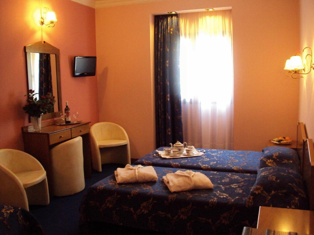 Astoria Hotel Traditional Komotini Rum bild